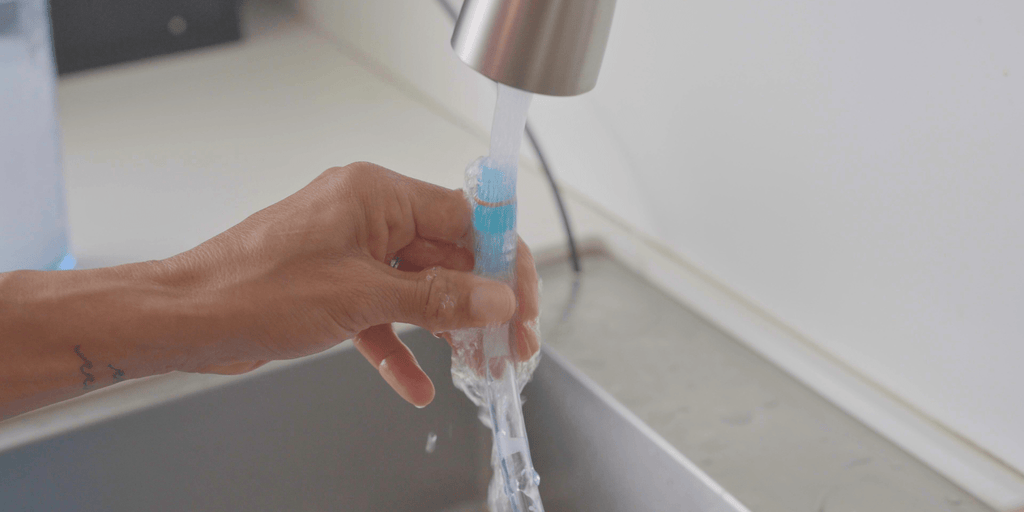 How to Clean a Hydration Bladder Tube - Nathan EU